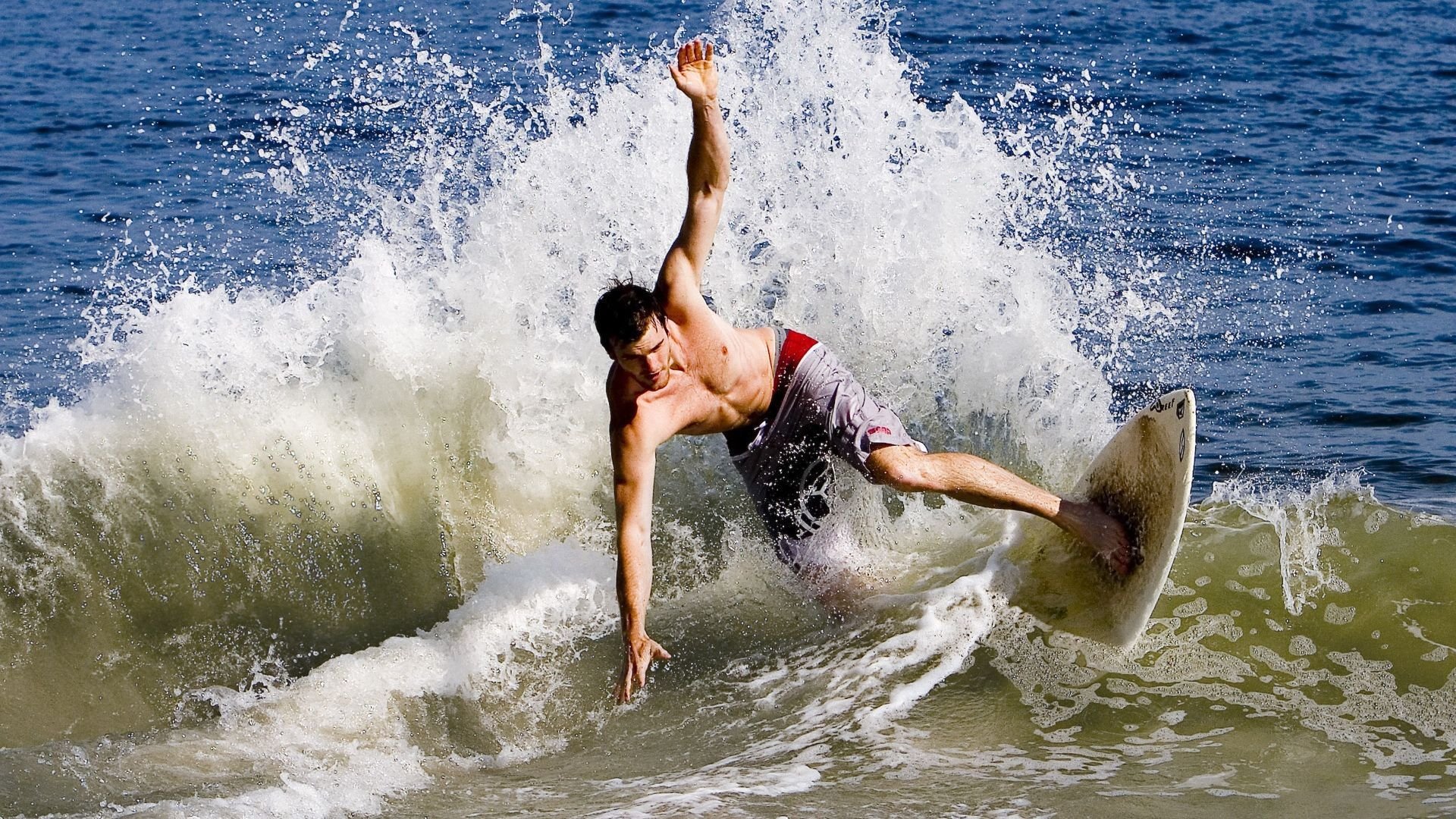 欧冠决赛焦点战，掘金火力压制黄蜂